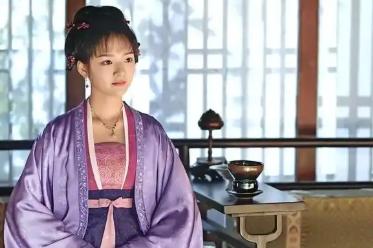 1070年初，福康公主病得奄奄一息，躺在床上。被子上全是虱子，驸马李玮却笑着说：