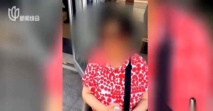 史阿姨看着手机里刚到账的20万定金，手里的房屋买卖合同还没攥热乎。仅仅相隔半小时