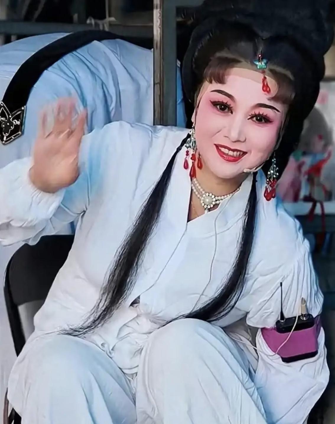 越剧演员钱水明大半夜去河边洗衣服意外溺亡，好多人第一反应是不能用洗衣机吗，至于省