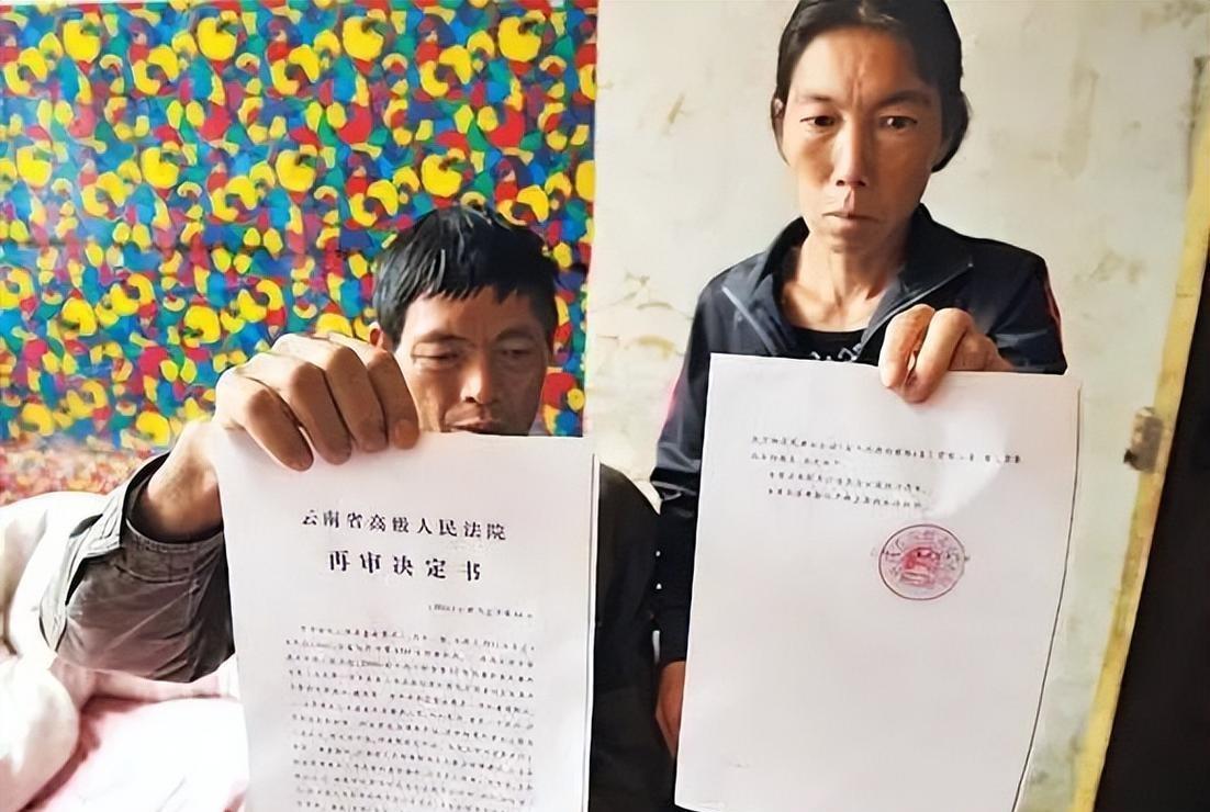 2009年，云南鹦哥村，李昌奎求爱不成，奸杀18岁少女，还把人家3岁的弟弟活活摔