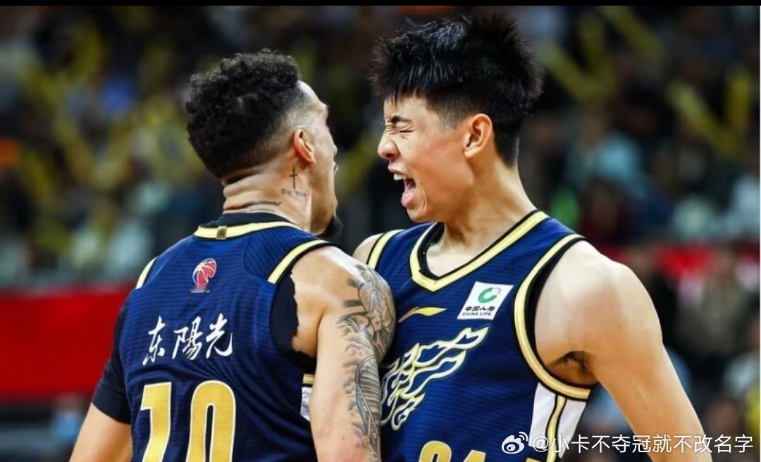 王仕鹏解说广东和广州的比赛他是真的懂球，分析起来就很专业说，防守胡明轩的左手边，