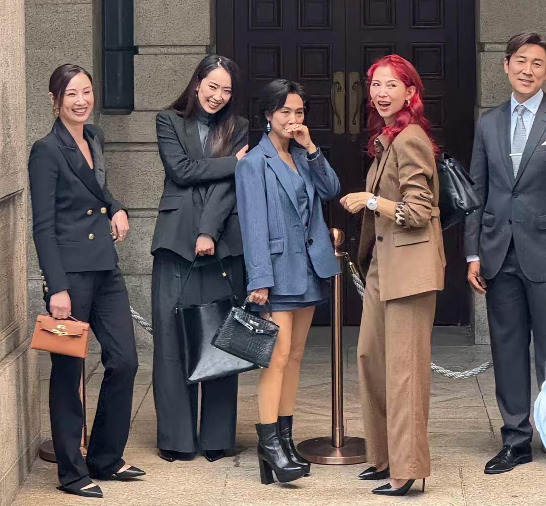 朱茵多大岁数了？看到了两个极端脸真老了腿是真漂亮，还有一点不能忽视的现实，