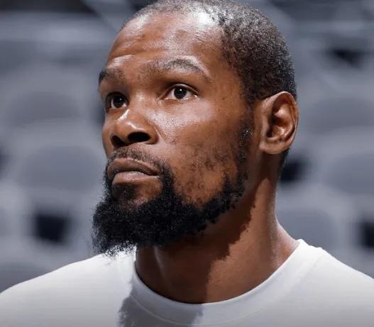 离大谱！[捂脸哭]杜兰特：“我想让自己像是在战壕里拼杀，有时候两天不洗澡。”如