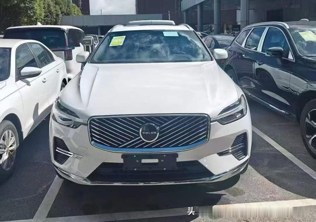 沃尔沃的XC60和90现在的降幅惊人咂舌。XC60四驱智逸豪华版，目前售价在18