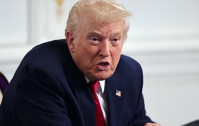 中国对美国出手，正告特朗普：立即“放下屠刀”。尽管美国总统唐纳德·特朗普周末警告