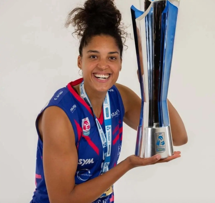 李盈莹的加入，让普拉克无球可打，选择离队，球迷：来福建由于李盈莹抵达米兰，所