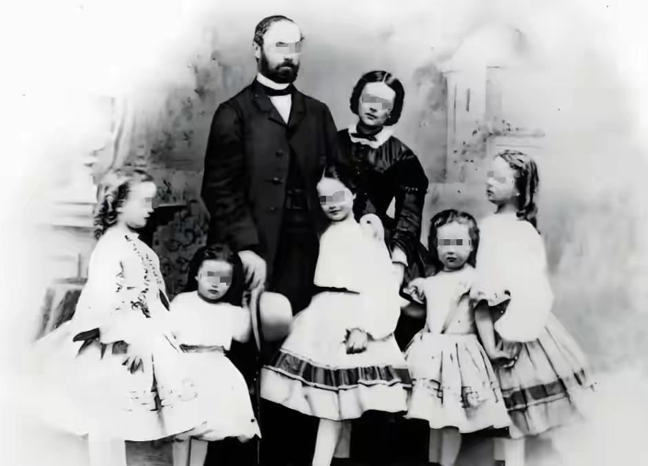 73年荷兰富商抛弃渔女和孩子，他不知道丢下的大儿子成了香港首富。那年的香港还