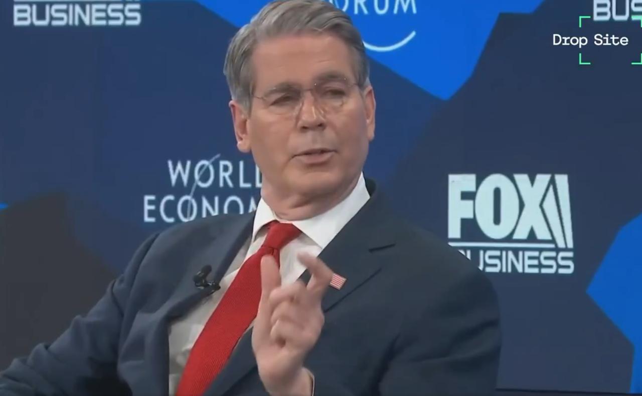 真的很无语，美国主导的世界就是那么霸道不讲理。美国财长贝森特在达沃斯论坛上大