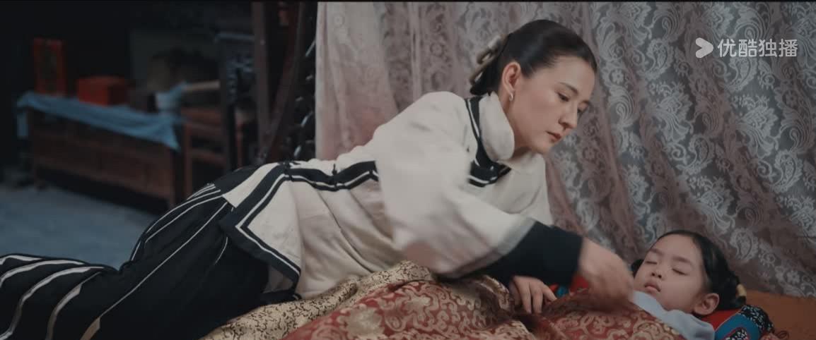 《灼灼韶华》褚韶华非常自私！她为了自己的野心和救赎发小，不惜得罪了三股大势力。她