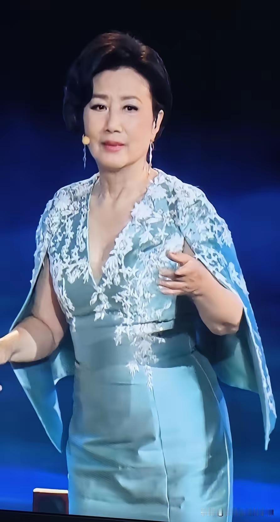 78岁汪明荃直言这辈子最大遗憾不是钱也不是容颜，竟是没能拥有自己的孩子！这位