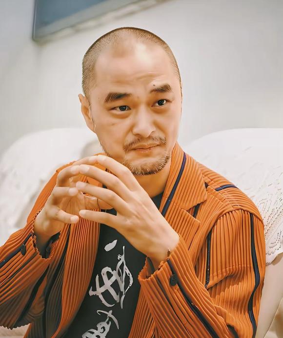 “我就是好色，我当妇科医生，我能光明正大地看女人。”说这句话的人是一位29岁的医