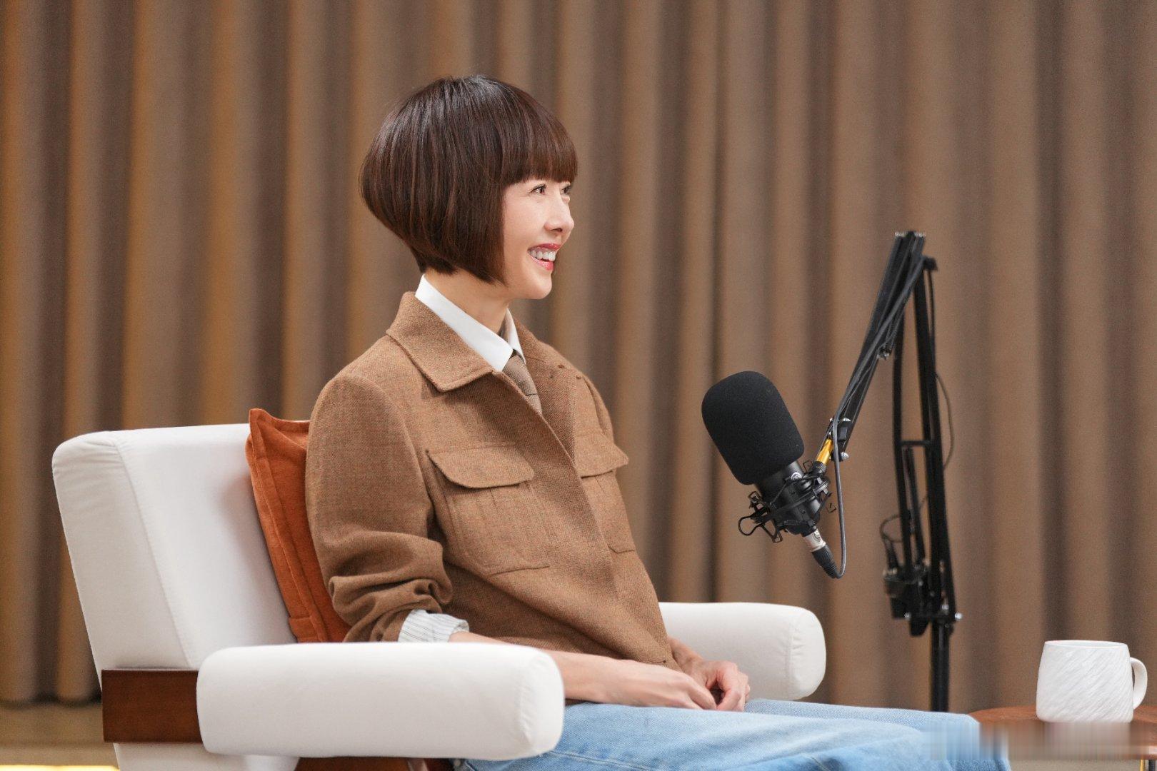 时隔十年鲁豫再次采访胡歌不止是采访更是灵魂共鸣！鲁豫的贴心提醒勾起共同回忆，十