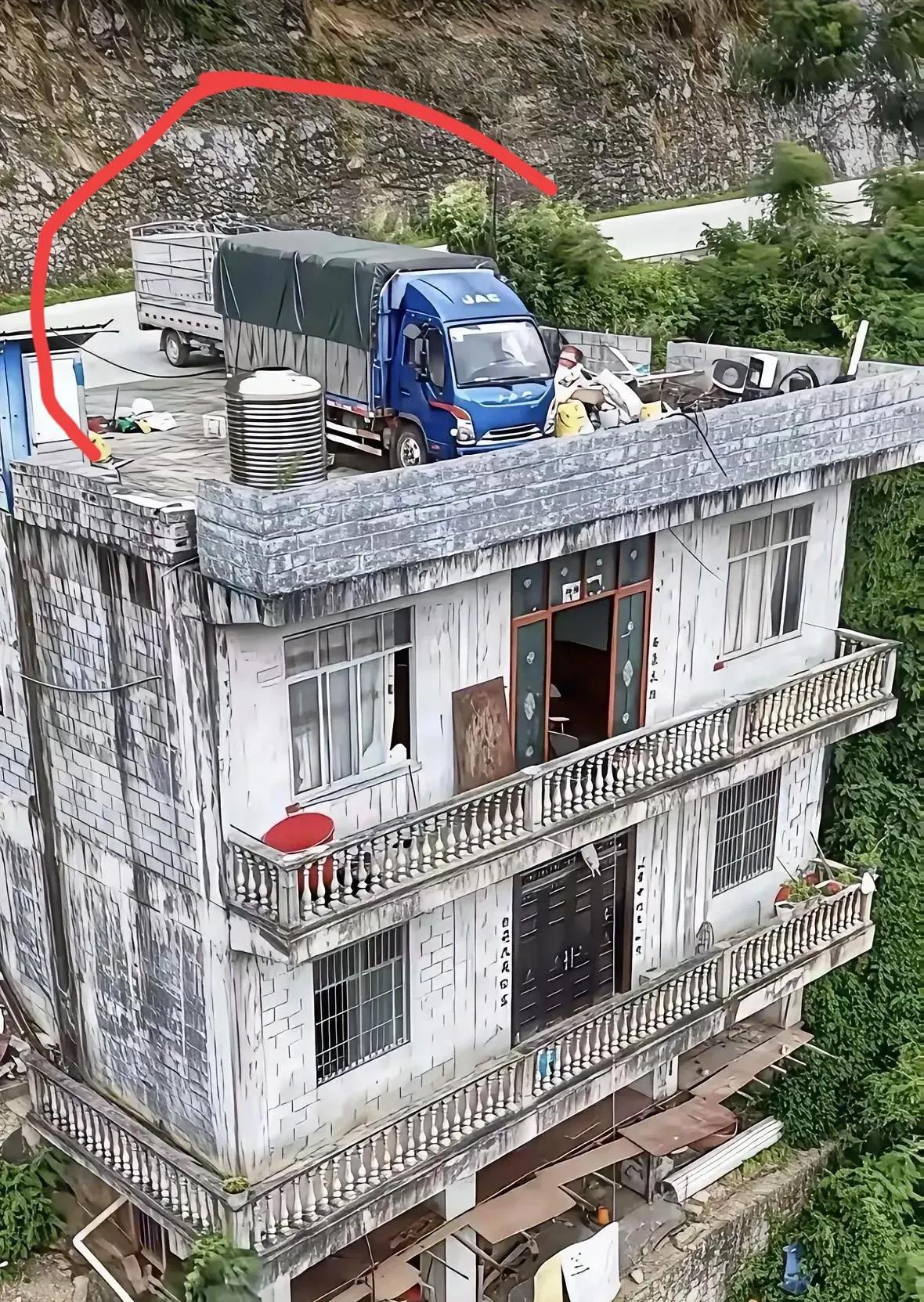 这楼房设计很新颖，也很实用，一举两得，妙啊