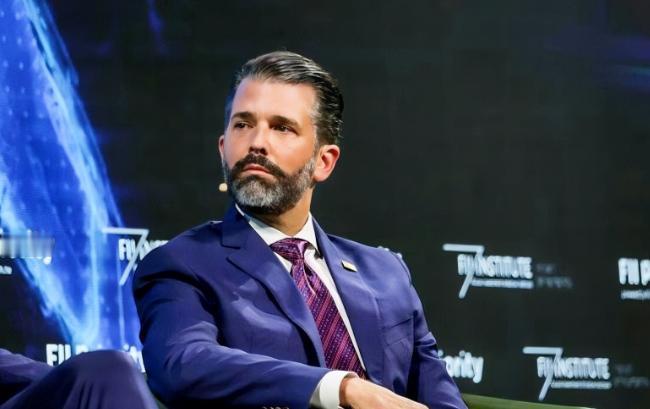 特朗普儿子帮中国。过去几年里，特朗普对华态度一向强硬，各类限制和审查频频出现，