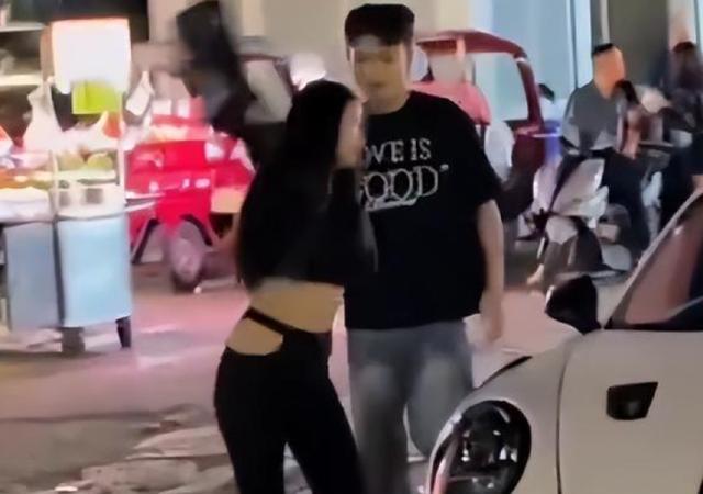 贵阳，为了“抓小三”，怒踩保时捷。闹市街头，一位女子爬上了一台保时捷汽车，疯狂的