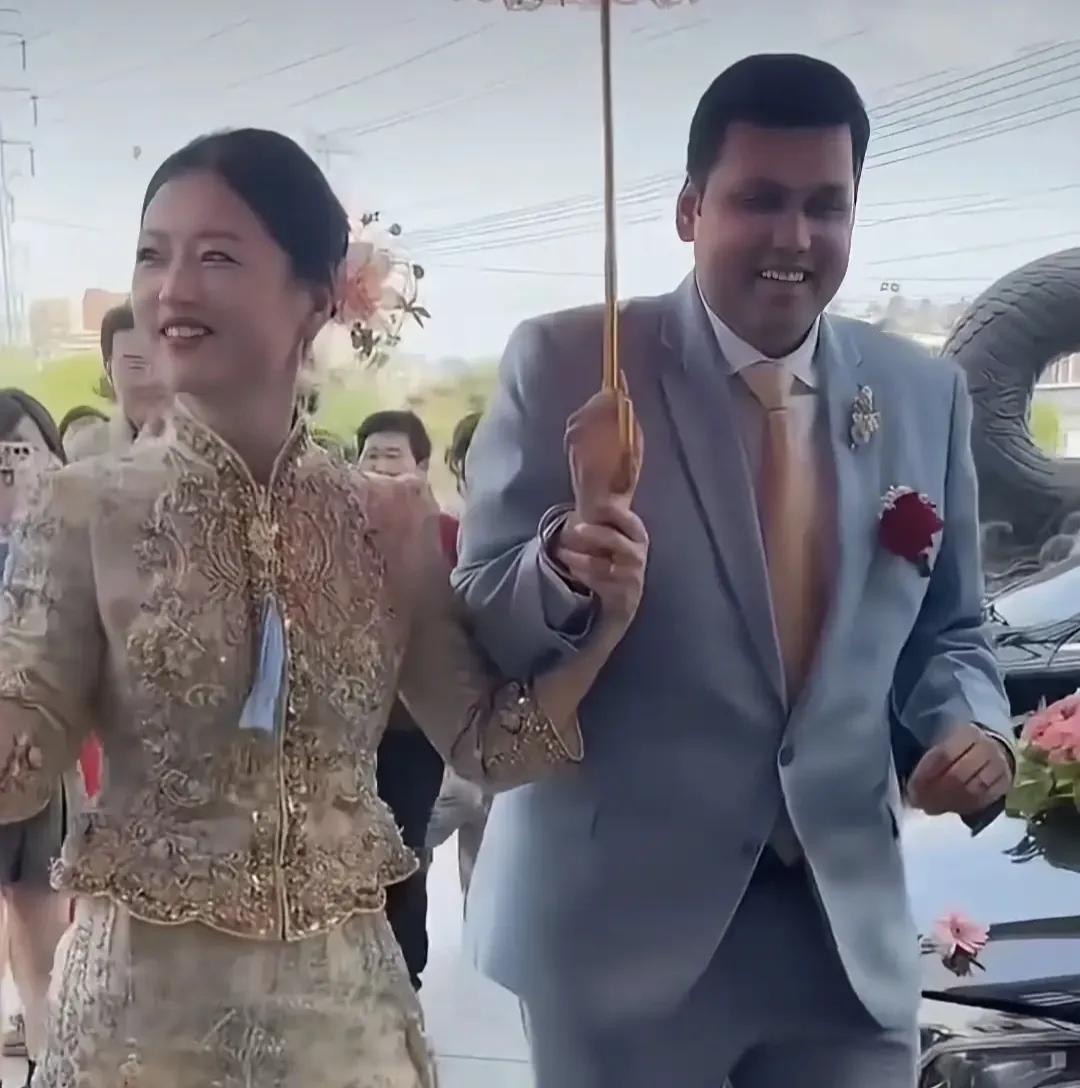 又一位中国女孩被印度男人给娶走了，这回是一位安徽漂亮的小姑娘最近网上有张照片热