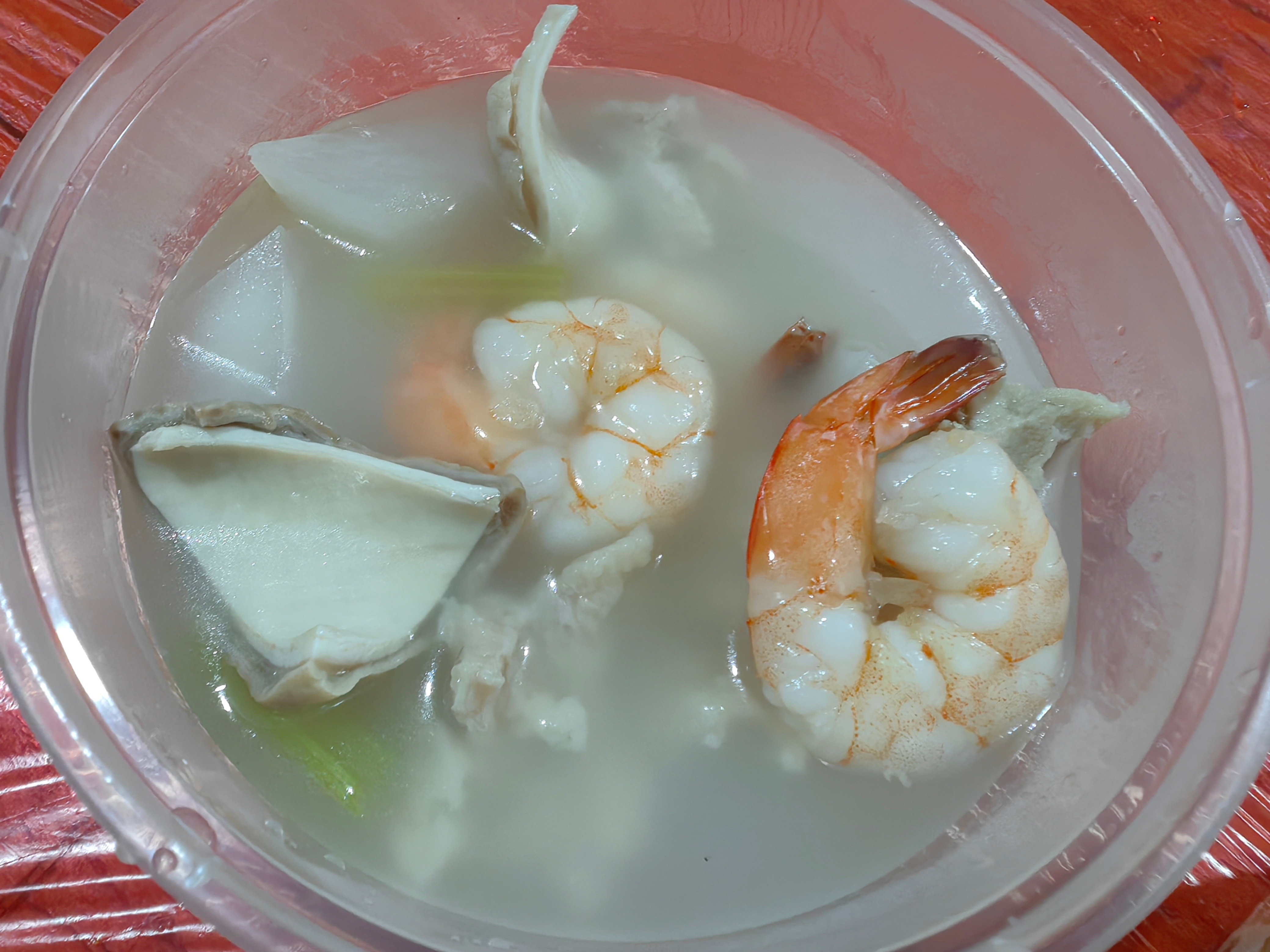 家常菜猪肚排骨虾仁汤，焖饭。卤面。