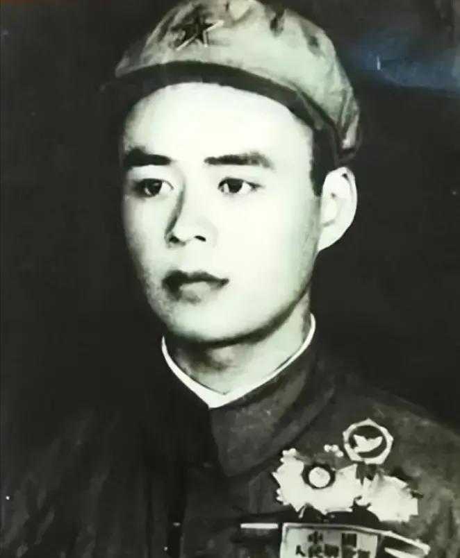 1952年，上甘岭阵地上，16岁的小战士唐章洪突然尿急，索性尿在迫击炮上，没想到