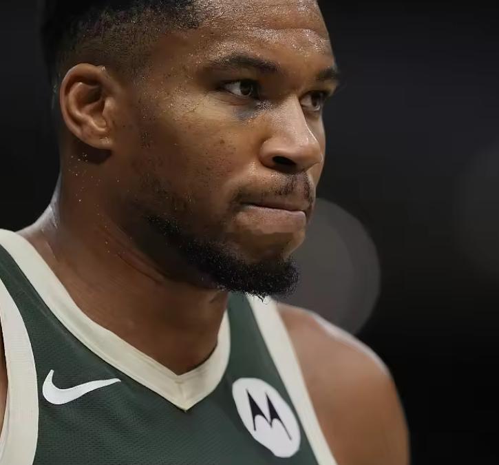 据NBA知名记者MarcStein报道，外界越来越预计，科怀伦纳德、勒布朗·詹