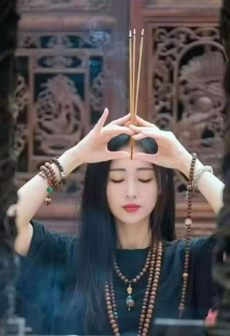 人要七补：1、天补，就是多出门，多晒晒太阳；2、地补，去户外多走走，多接触大