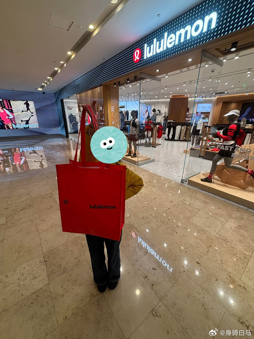 月入四千，买了lulu后悔了衣服上身5秒定律