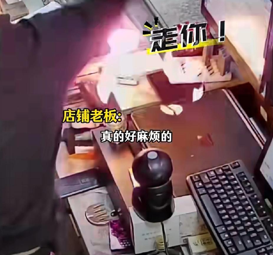 良心老板！11月2日，浙江宁波一位老板点燃了一支烟后随手将打火机丢在收银台上，打