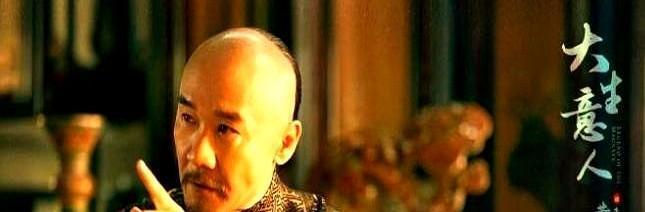 看到屏幕里那张脸，你突然就出戏了。不是演技问题——是化妆师的手指，在演员脸上写