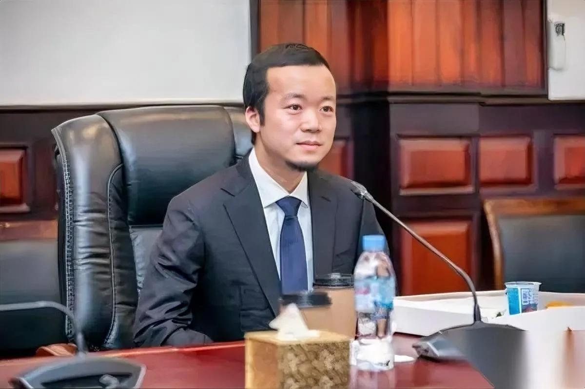 12万枚比特币被扣，人却溜了。陈志的“太子帝国”还没塌。真正让我后背发凉