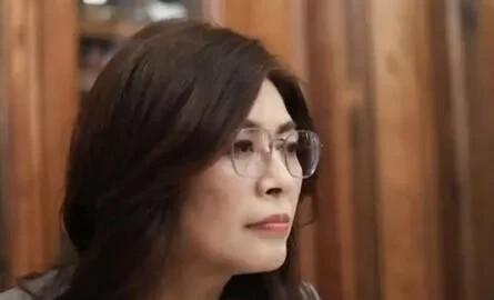 郑丽文这党主席当的，跟走钢丝没啥两样。九合一选战打的正是白热化的时候，谁最焦头