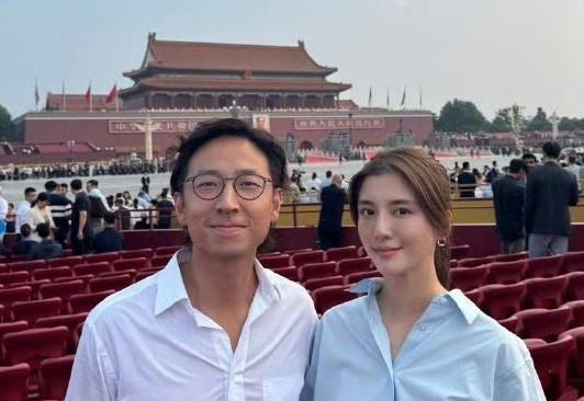 终于找到吴千语嫁给施伯雄的原因了真不是因为他的家族，看到他夫妻俩站在观礼台上