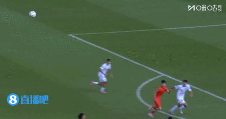 国足对阵乌之别克斯坦的VAR裁判居然是上一场黑了国足全场的那个西亚裁判，也难怪裁