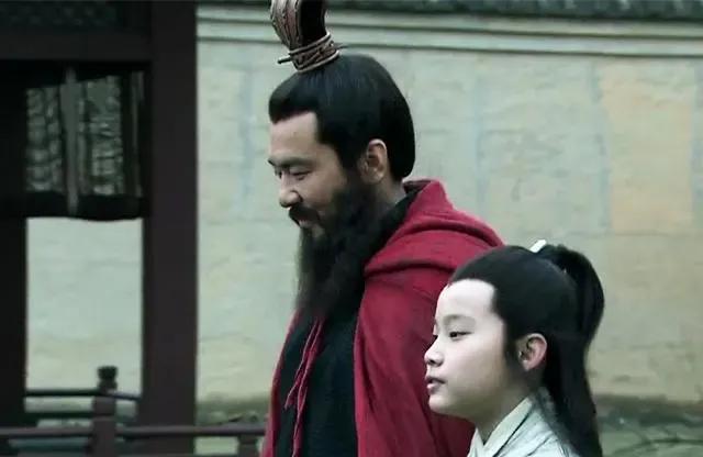 208年，曹操最爱的小儿子曹冲病逝，他伤心欲绝，吃不下饭。曹丕曹植等前来安慰，曹