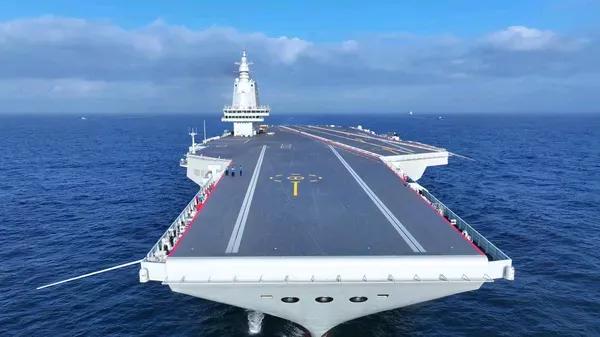 福特舰与福建舰对比军事观察（MilitaryWatch）报道，福特级排水量达