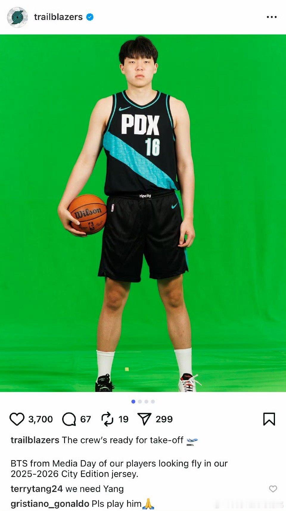 这是啥表情啊😧如果被绑架了，你就眨眨眼😉