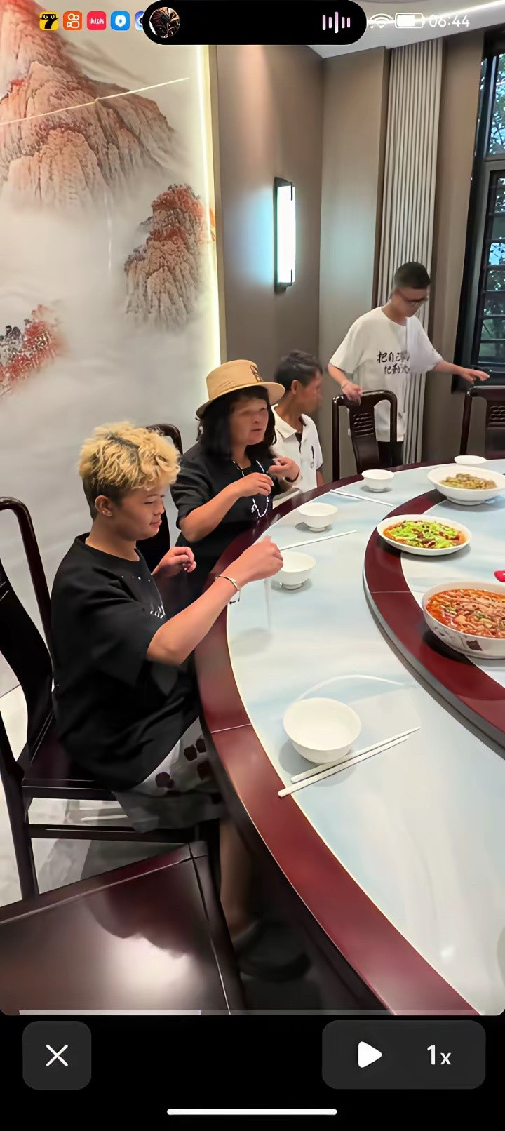 由俭入奢易，由奢入俭难。范小勤一家，满门残疾。去享受奢华大餐。可能视频效果拉满。
