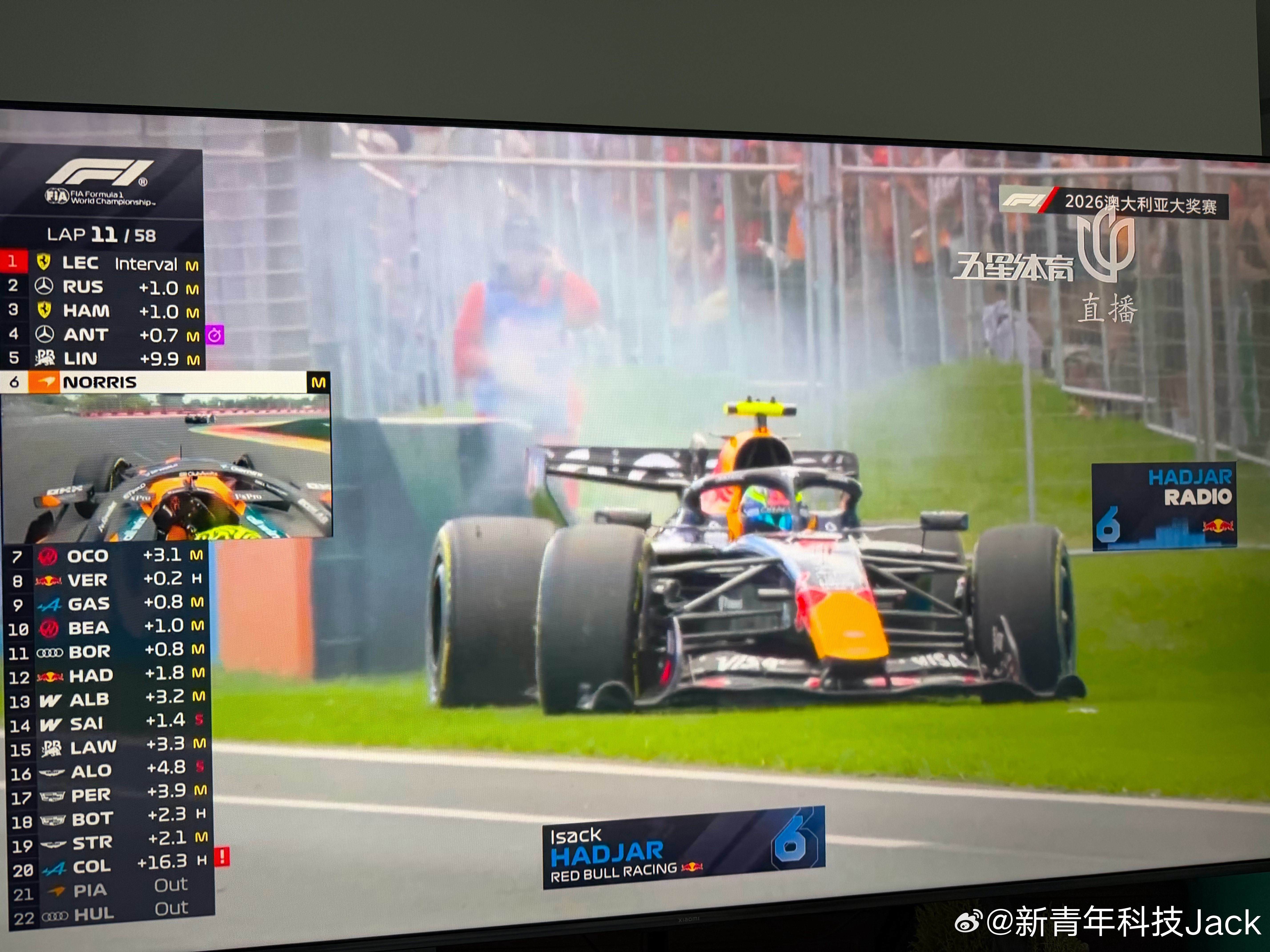 F1红牛哈贾尔爆缸了，触发虚拟安全车黄旗今年红牛的车在干嘛啊……（法拉利居然不进