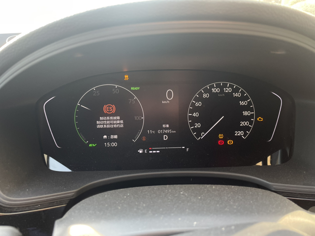 一个星期没开灯全亮今天下午去4儿子保养，点火后灯全亮了，也不知道什么原因，路上