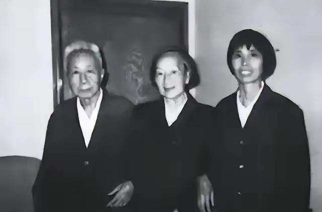 分别时还是革命夫妻，再见时已隔46年：她问出的那句话，让全场泪崩一句话憋了整整