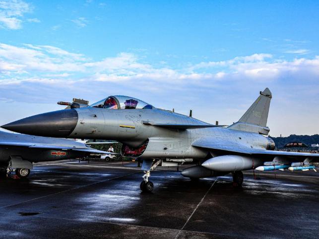 毫不夸张的说，有能力破解歼10C+霹雳15+红旗9+ZDK03预警机这套组合拳的