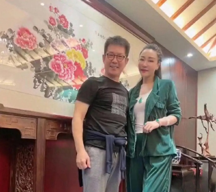 退休不退潮！元彪家宴曝光，茅台雪茄嗨翻天！这才是大佬的晚年生活！​​​