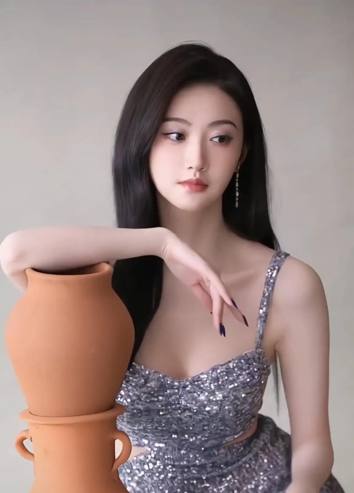 甜颜值身材并存绝了，此甜只因天上有。人间难得几回寻美呆了[比心]美的无可挑剔[
