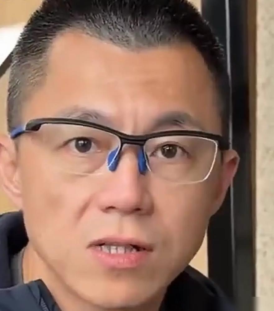 不得不承认，​陈震娶了个好老婆，​陈震老婆名字叫郝佳，1983年出生，毕