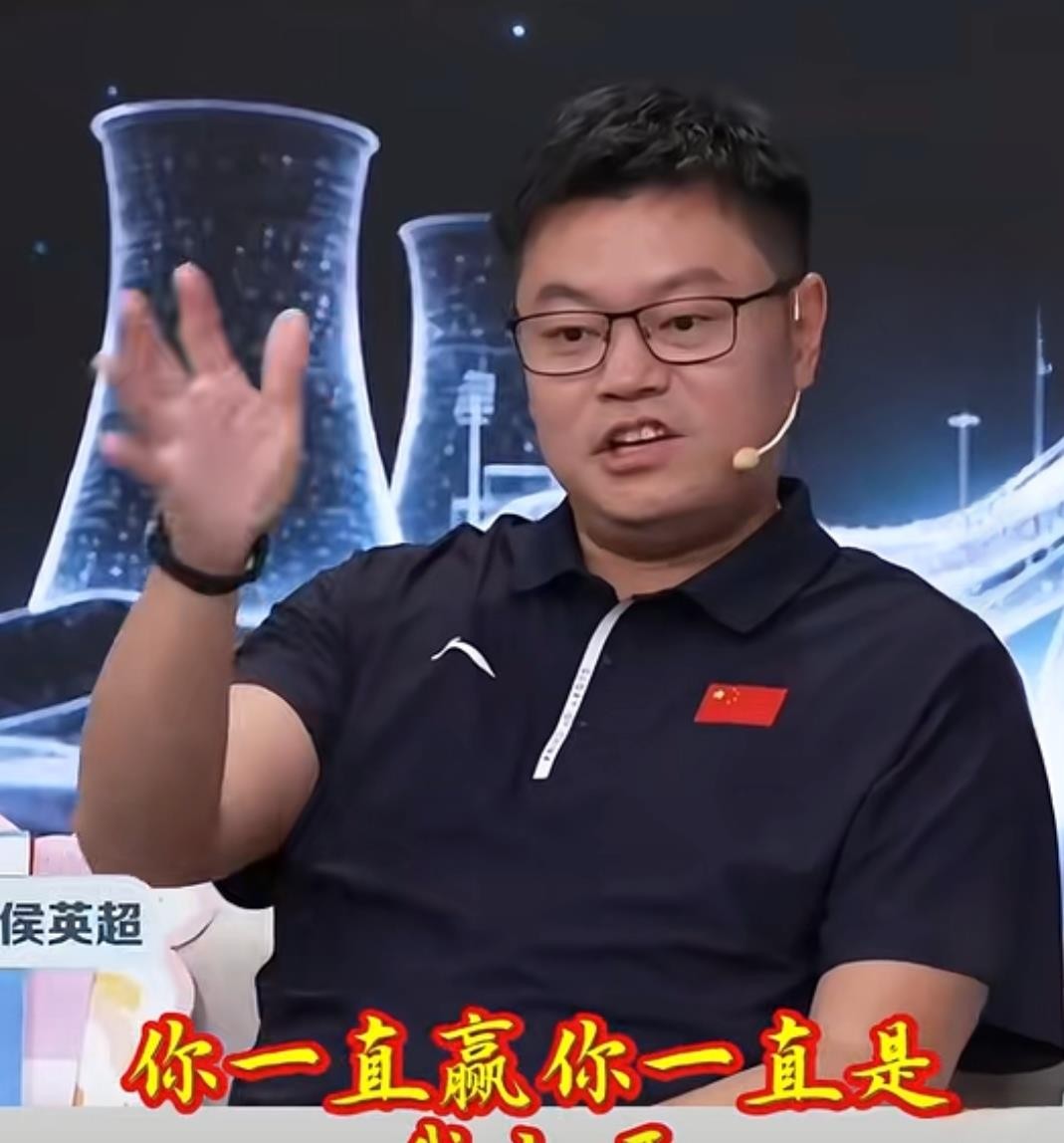 侯英超在解说席上那句“向鹏你是我大哥”，我反复听了好几遍，真的笑完又有点感动。林诗栋输了一场之后，大