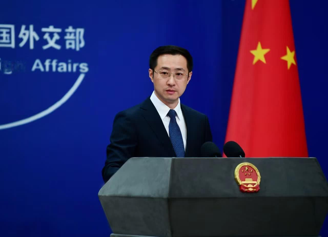 英伟达天塌了！黄仁勋没想到中国居然把事情做的这么绝。面对英伟达公司对于中国的