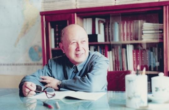 1955年，钱学森回国之后，中国科学院按照教授一级工资，给钱学森每月335.8元