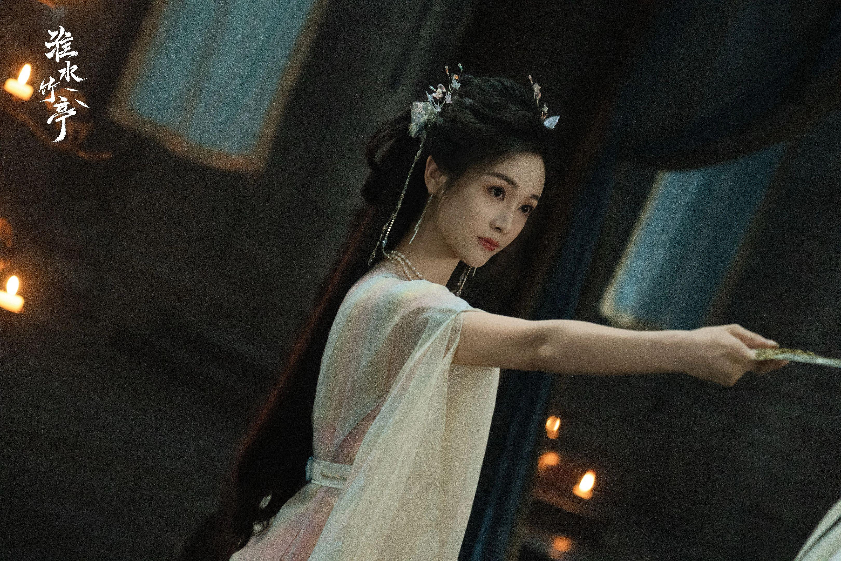·  霓裳缀银丝，发间彩蝶暗生香💫 阿醉 🦋的江湖，从不止一种答案