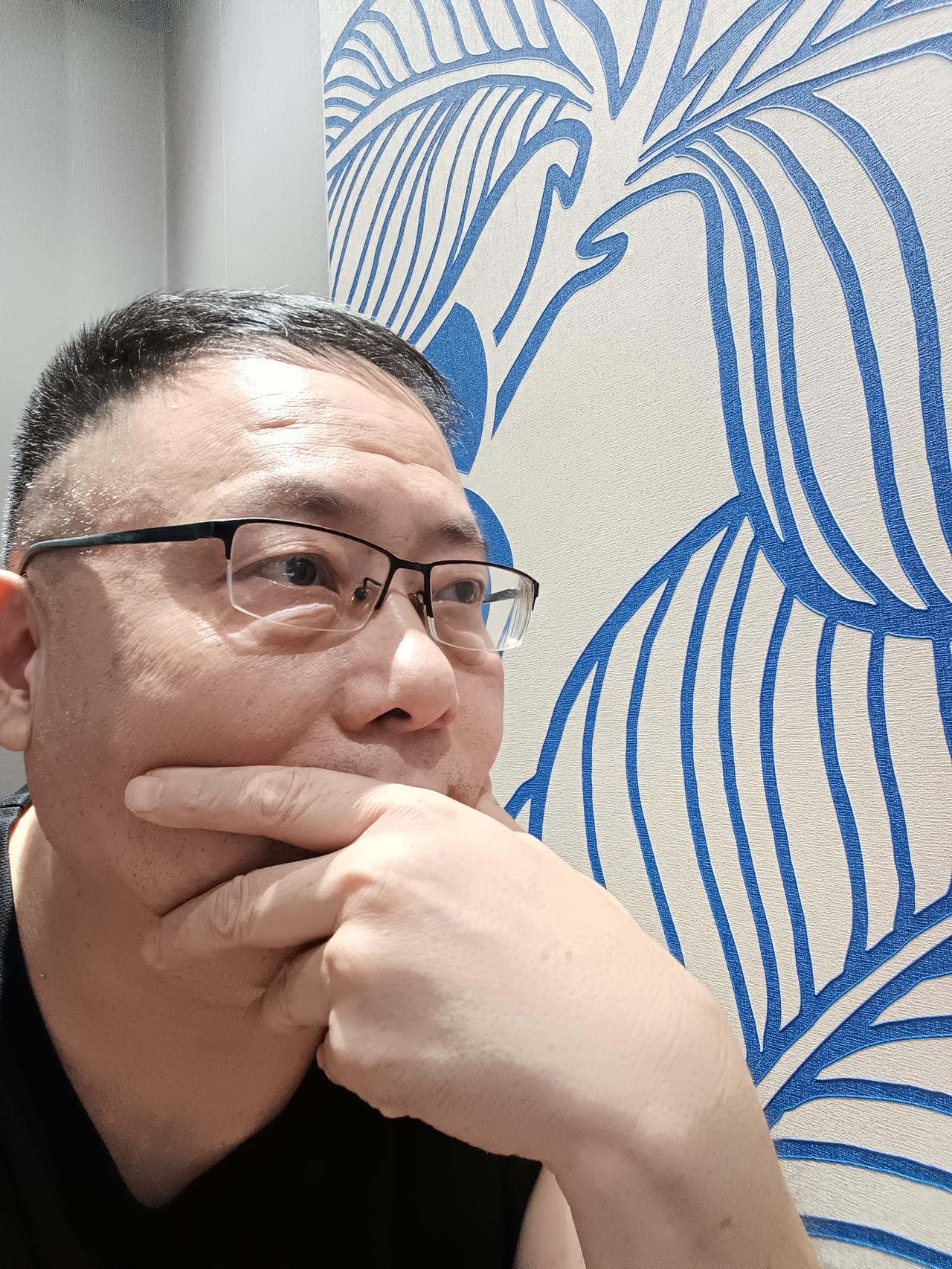 近两三个月，我每天早上吃的都很清淡，牛肉丸，鸡胸肉，鸡蛋，土豆，红薯等等，就吃这