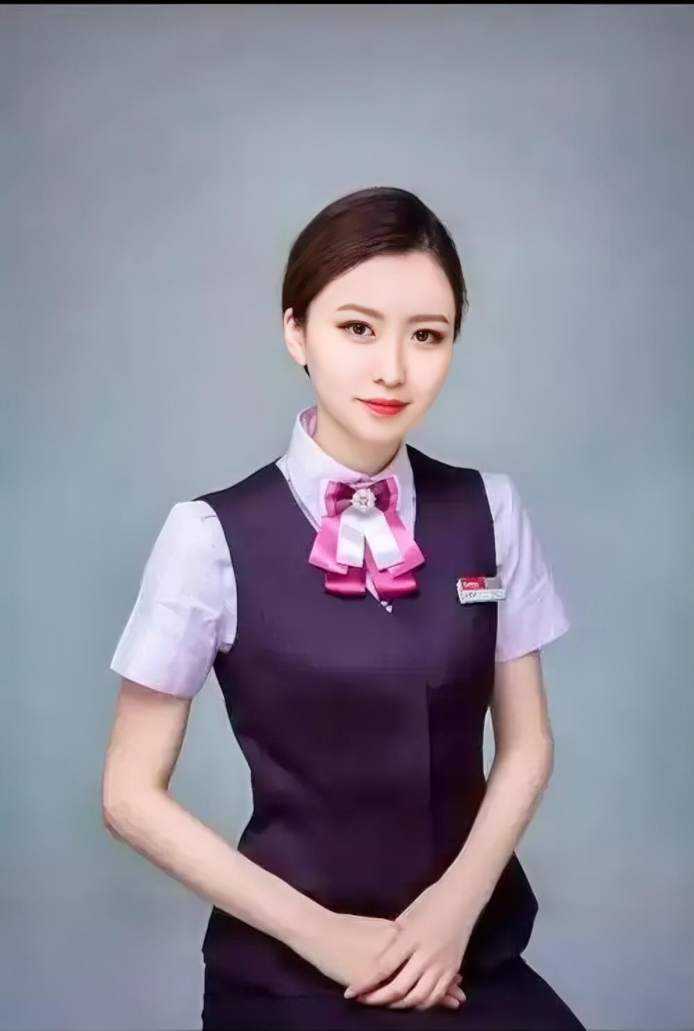 退休金九个等级：9级：1500元，比没有强。8级：2800元，家庭刚好够用。