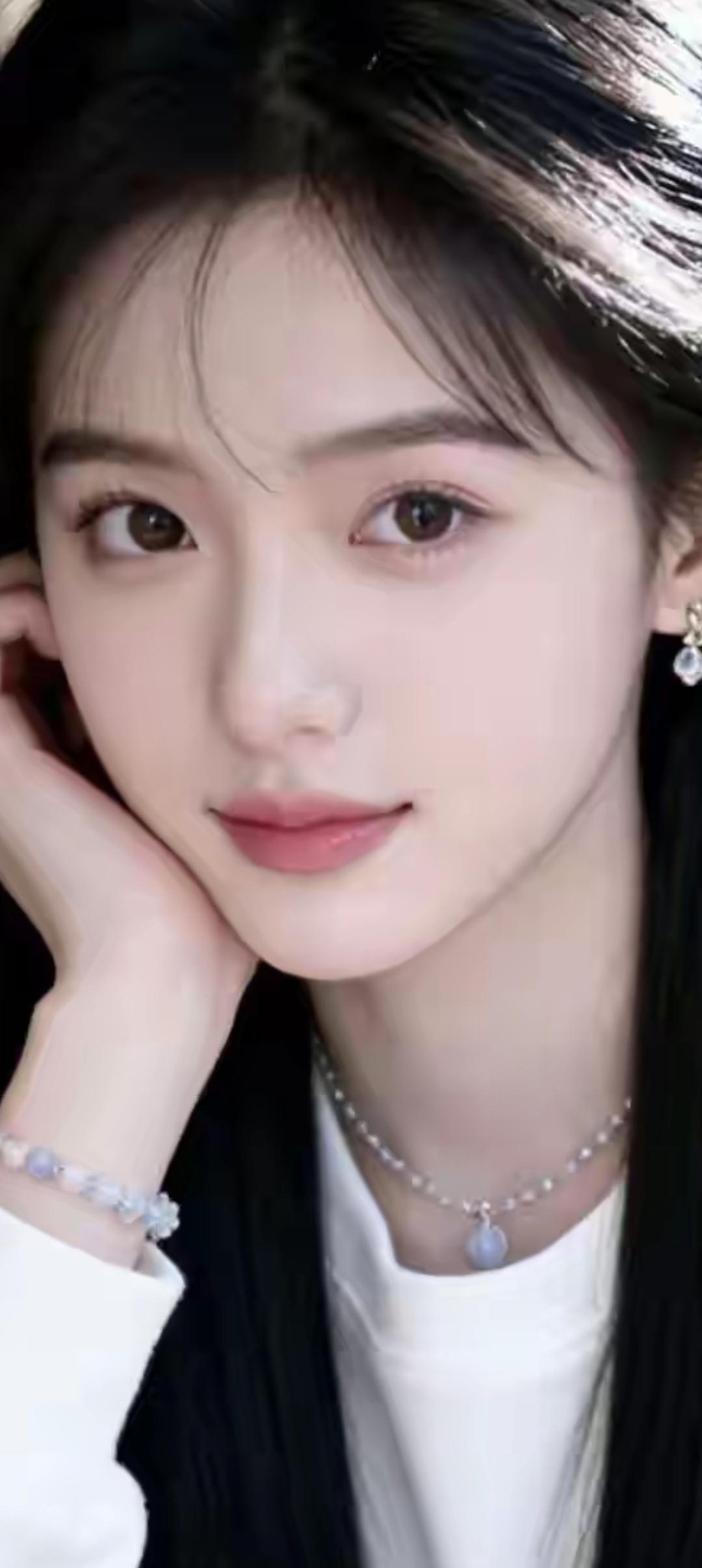 这位美女看着好温柔啊！