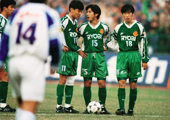 2001年，31岁的高洪波因伤选择退役。但他与足球的故事，远未结束。退役前，他已